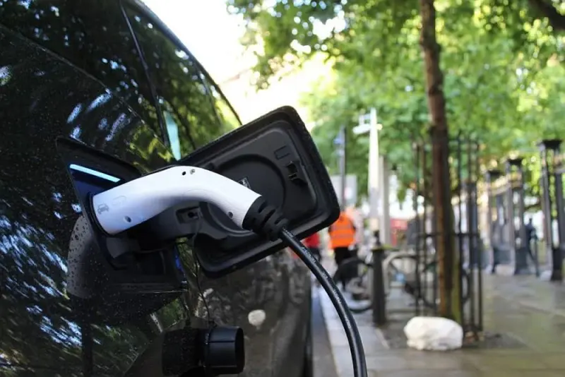 Ponad 80% nowych elektryków trafia do firm